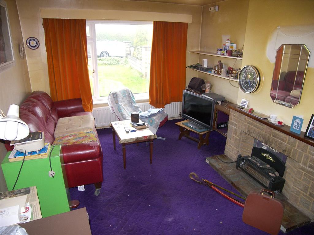 St Abbs Drive, Bradford, West Yorkshire 2 bed semidetached house £110,000