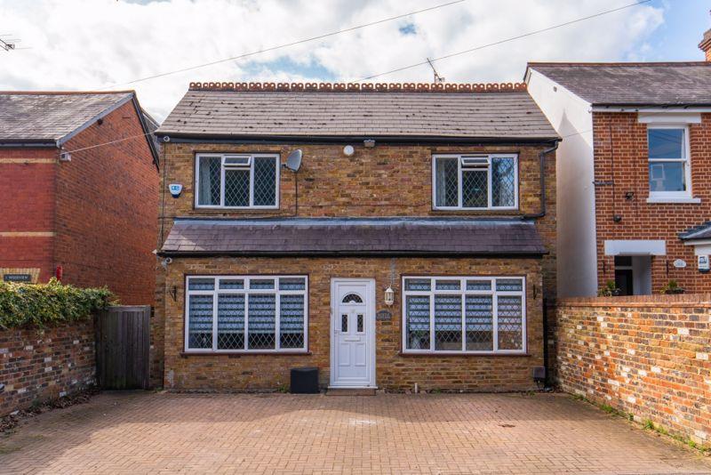 Parsonage Lane, Farnham Common, Buckinghamshire 4 bed detached house