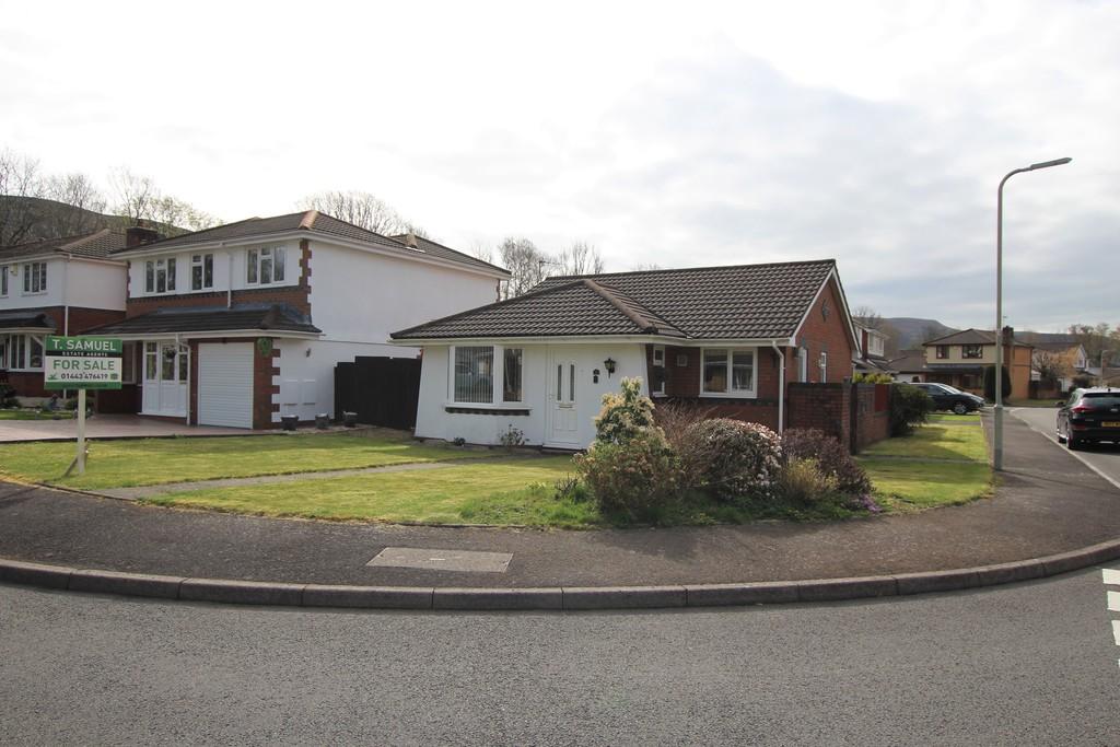 Grovers Field, Abercynon 2 bed detached bungalow £180,000