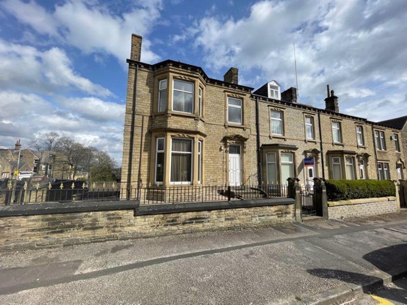 Wentworth Street, Huddersfield 3 bed flat £600 pcm (£138 pw)