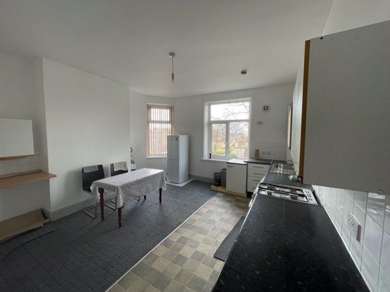 Wentworth Street, Huddersfield 3 bed flat £600 pcm (£138 pw)