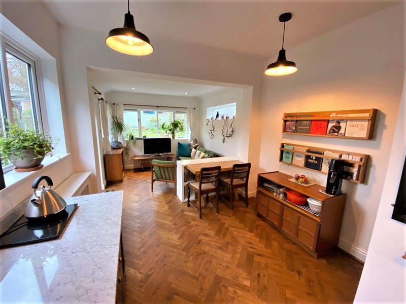 Kitchen / Dining...