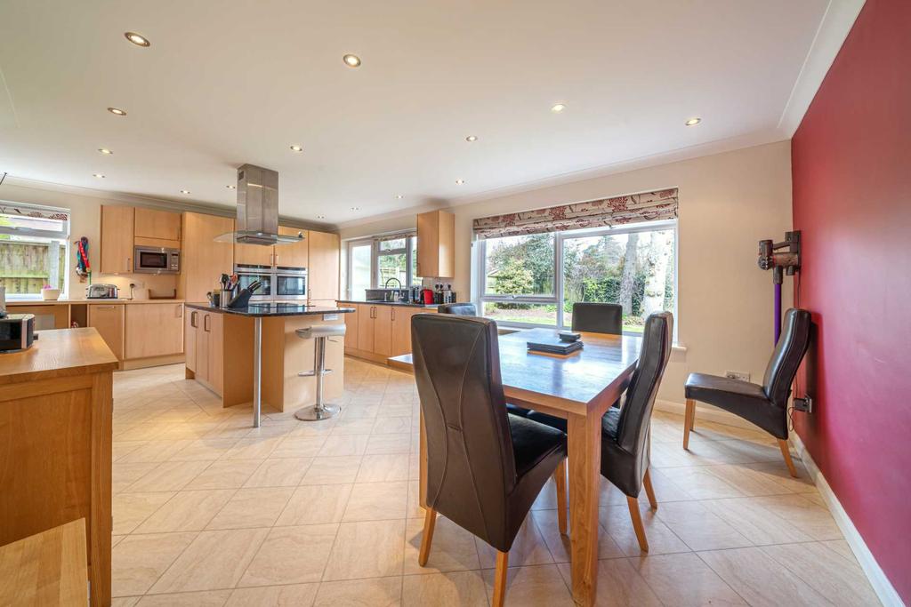Ridge Hall Close, Caversham Heights, Reading 4 bed detached house £