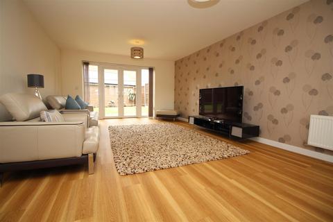 15 Ellis Road, Broadbridge Heath, Horsham, RH12 3GH