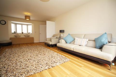 15 Ellis Road, Broadbridge Heath, Horsham, RH12 3GH