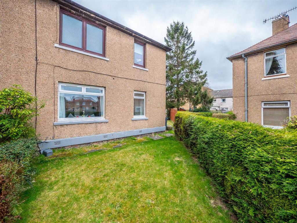 36 Parkhead Crescent, Edinburgh, EH11 4RY 2 bed ground floor flat for