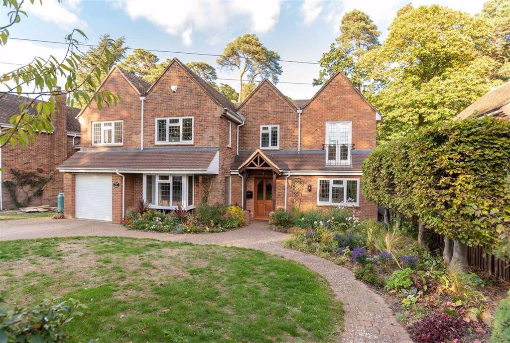 Heath Court, Leighton Buzzard 6 bed detached house £950,000