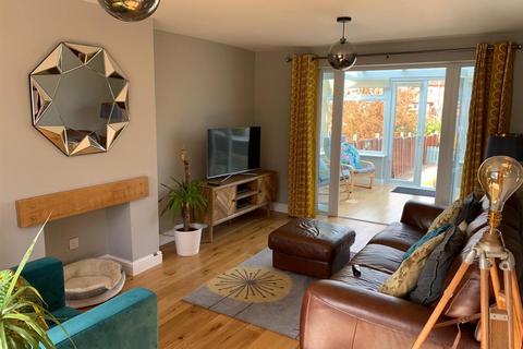 11 Bayly Close, Evesham, WR11 1HN