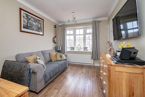 6 Constable Close, Sproatley, Hull, HU11 4XJ