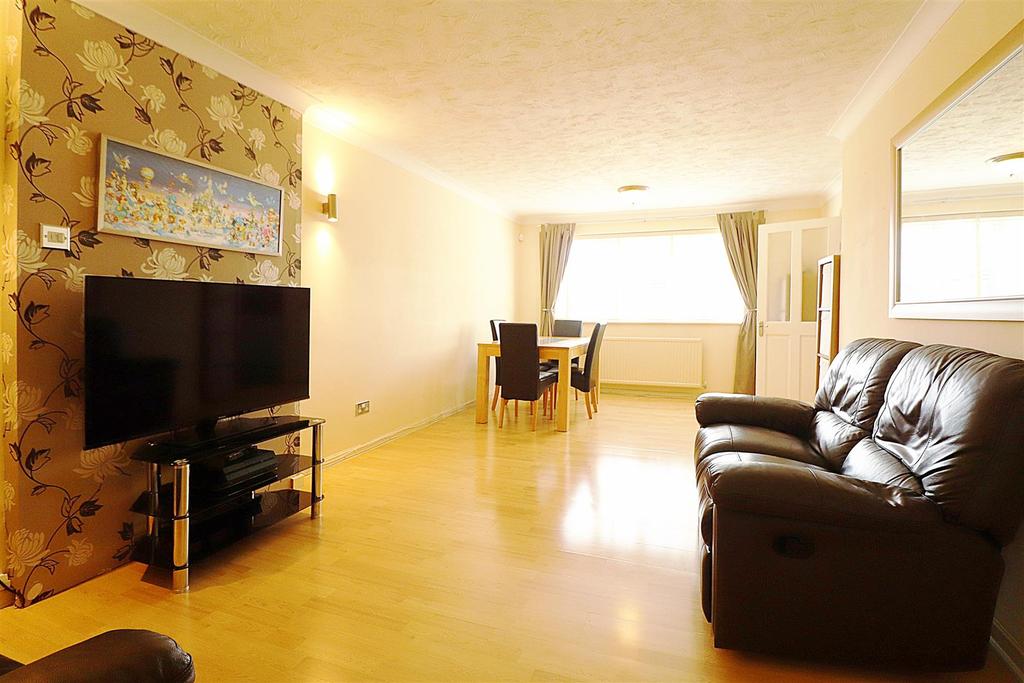 Fox Hollow Drive, Bexleyheath 2 bed property £280,000