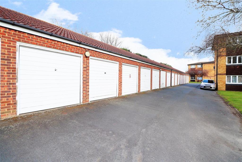 Fox Hollow Drive, Bexleyheath 2 bed property £280,000