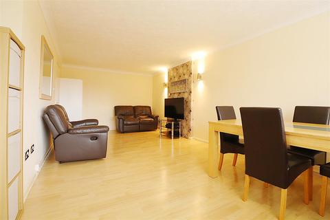 92 Fox Hollow Drive, Bexleyheath, DA7 4UR