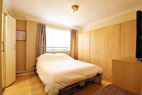 92 Fox Hollow Drive, Bexleyheath, DA7 4UR