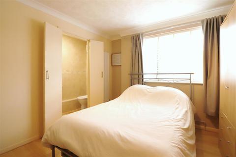 92 Fox Hollow Drive, Bexleyheath, DA7 4UR