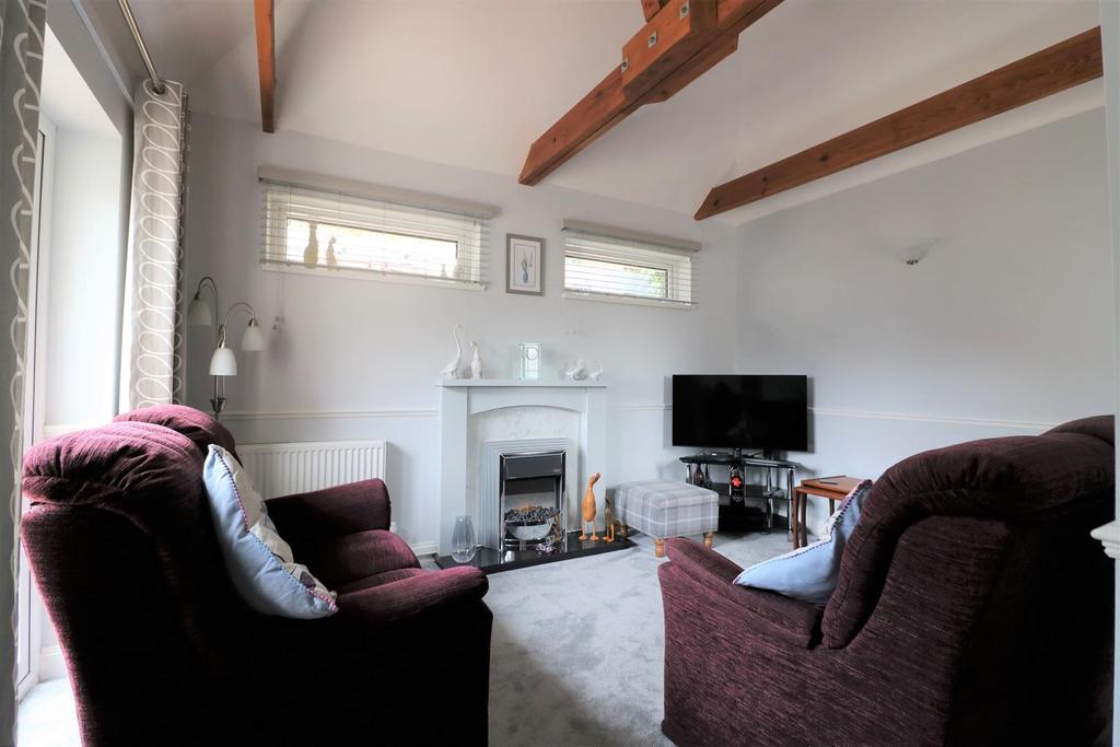 Dell Road, Tilehurst, Reading 2 bed detached bungalow £369,950
