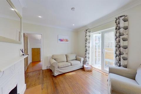 2 bedroom flat to rent, Penwith Road Earlsfield London