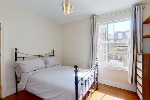2 bedroom flat to rent, Penwith Road Earlsfield London