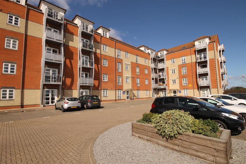 Mariners Point, Marina, Hartlepool 2 bed apartment £525 pcm (£121 pw)