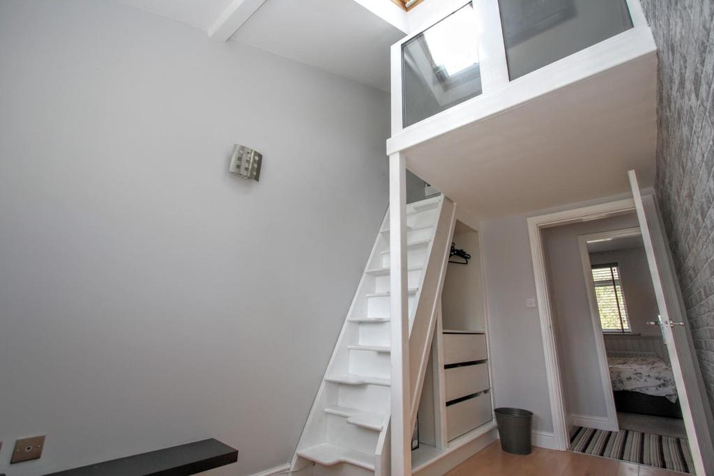 Upper mezzanine floor