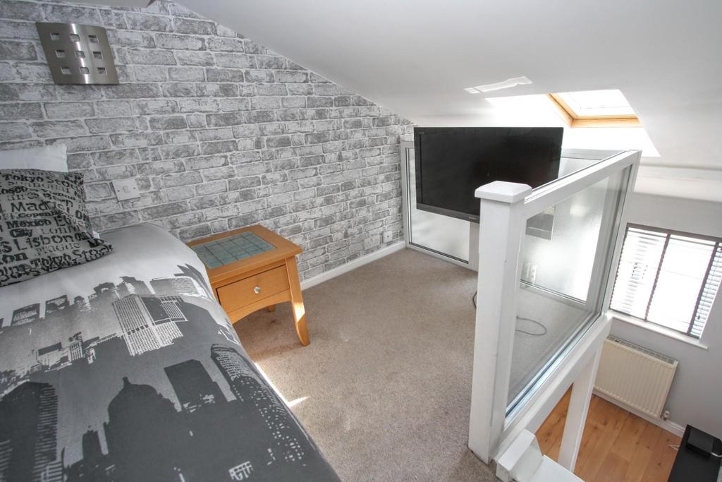 Bedroom/office