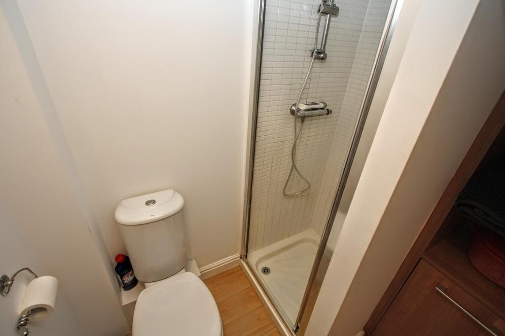 Ground floor shower room/w.c.