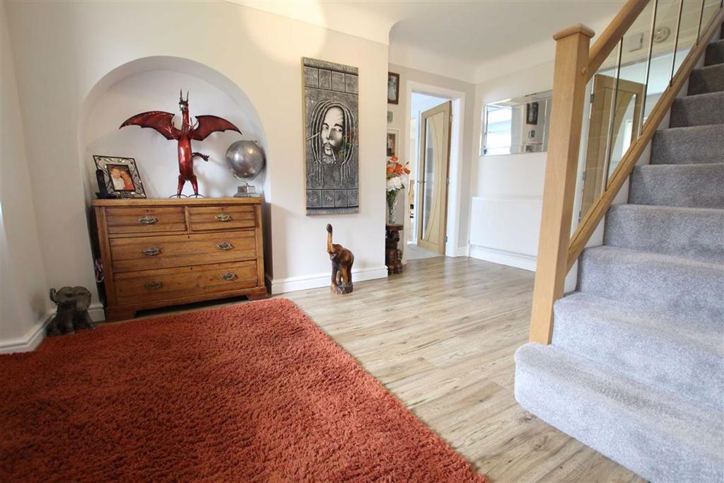 Greenside, Mold, Flintshire 3 bed detached house £295,000
