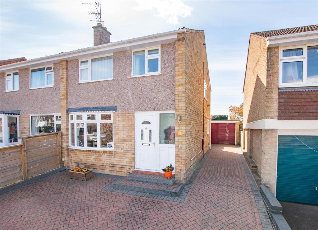 Fairway, Keyworth, Nottingham 3 bed semidetached house £260,000