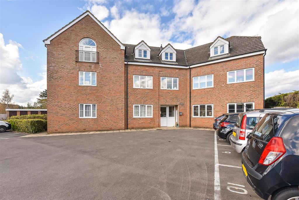 Weyhill Road, Andover 2 bed apartment £162,750