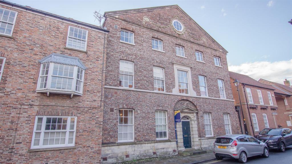 St Andrewgate, York, YO1 7BR 1 bed apartment £895 pcm (£207 pw)