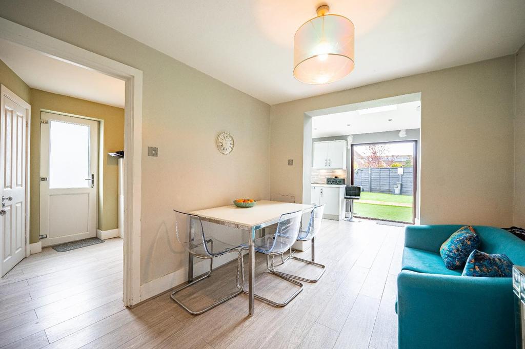 Godfrey Way, Dunmow 4 bed semidetached house £450,000