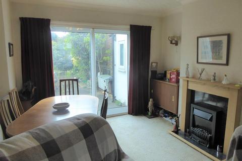 10 Burnham Gardens, Hounslow, TW4 6LR