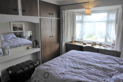 10 Burnham Gardens, Hounslow, TW4 6LR