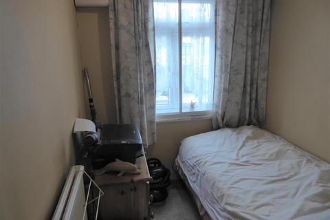 10 Burnham Gardens, Hounslow, TW4 6LR