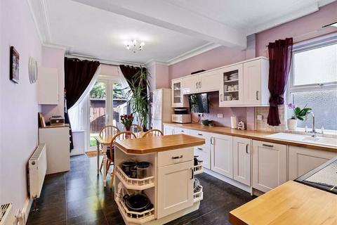 31 Royston Road, London, SE20 7QW