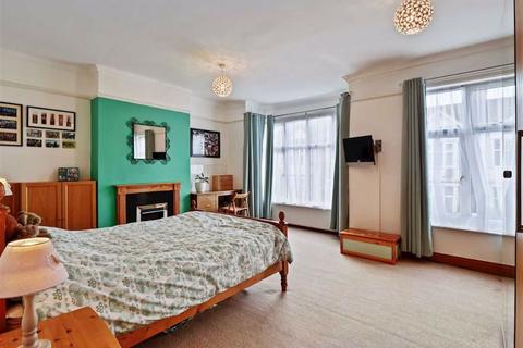 31 Royston Road, London, SE20 7QW
