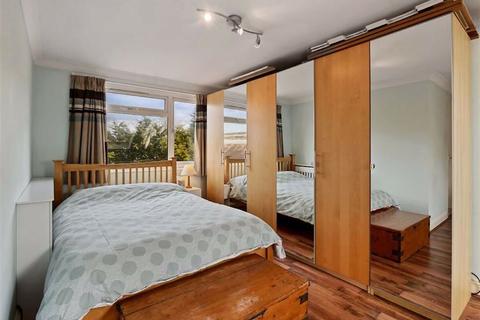 31 Royston Road, London, SE20 7QW