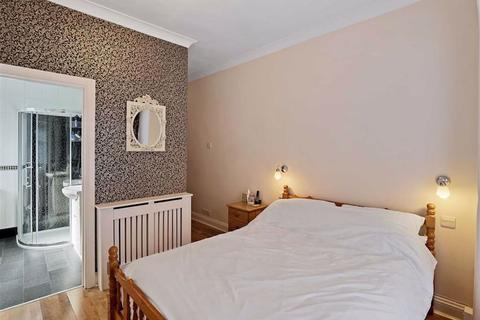 31 Royston Road, London, SE20 7QW