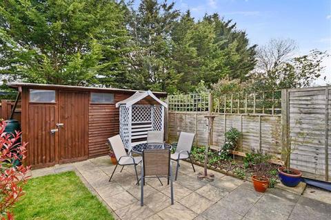 31 Royston Road, London, SE20 7QW