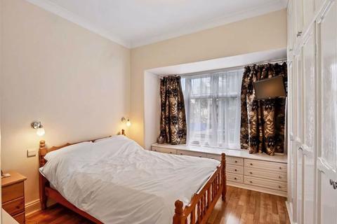 31 Royston Road, London, SE20 7QW