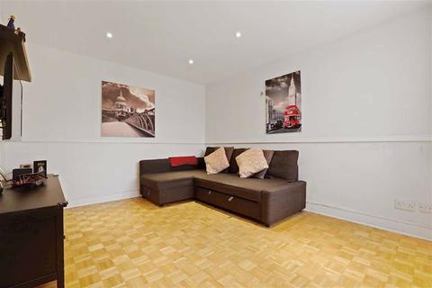 73 Dillwyn Close, London, SE26 4DE