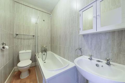 102 Henry Road, Gloucester, GL1 3DX