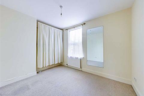 102 Henry Road, Gloucester, GL1 3DX