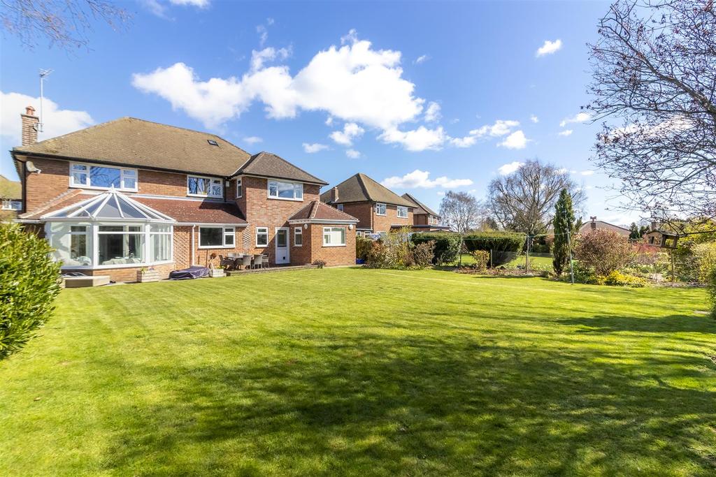 Tredgold Avenue, Bramhope, Leeds 5 bed detached house £775,000