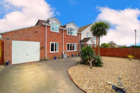 18 Draycott Avenue, Hornsea, HU18 1EX