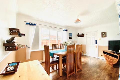 18 Draycott Avenue, Hornsea, HU18 1EX