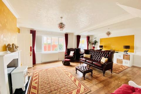 18 Draycott Avenue, Hornsea, HU18 1EX