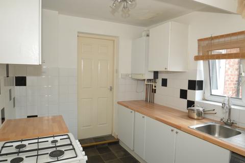 2 bedroom ground floor flat to rent, Brighton Road, Gateshead, NE8