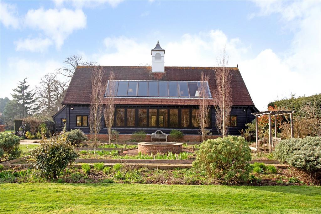 Skeynes Park, Lingfield Road, Edenbridge, Kent, TN8 4 bed detached