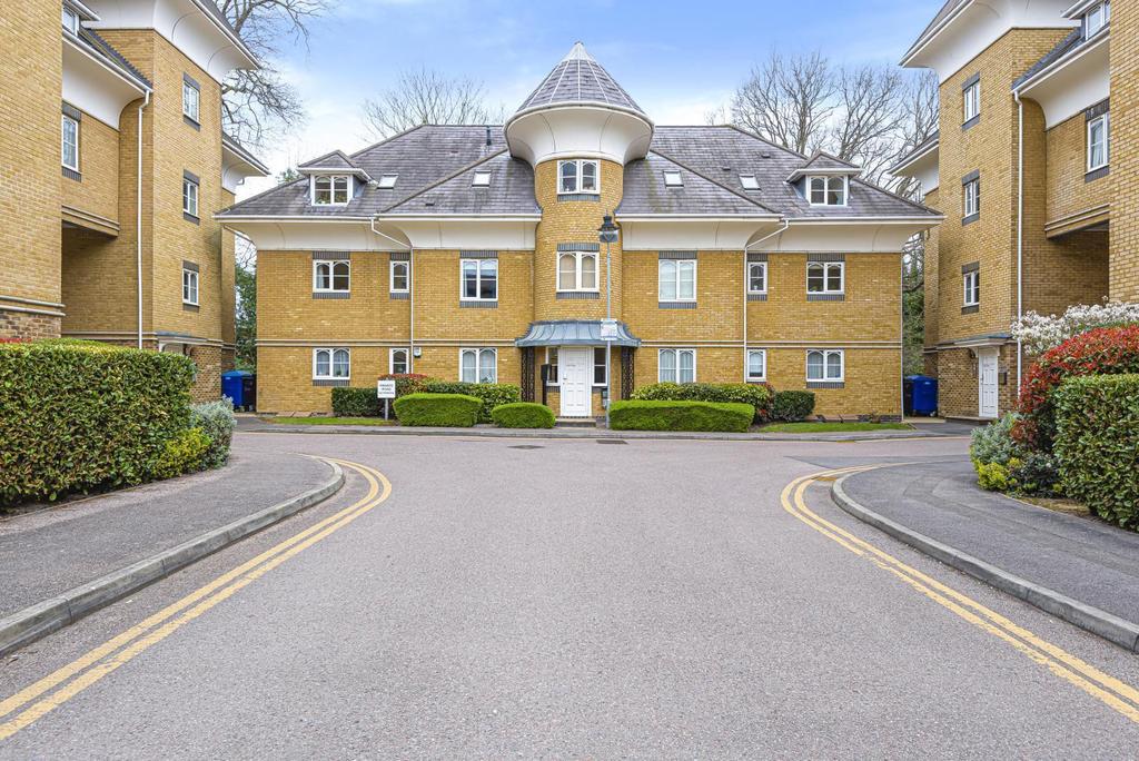 Century Court, Woking, GU21 2 bed house £285,000
