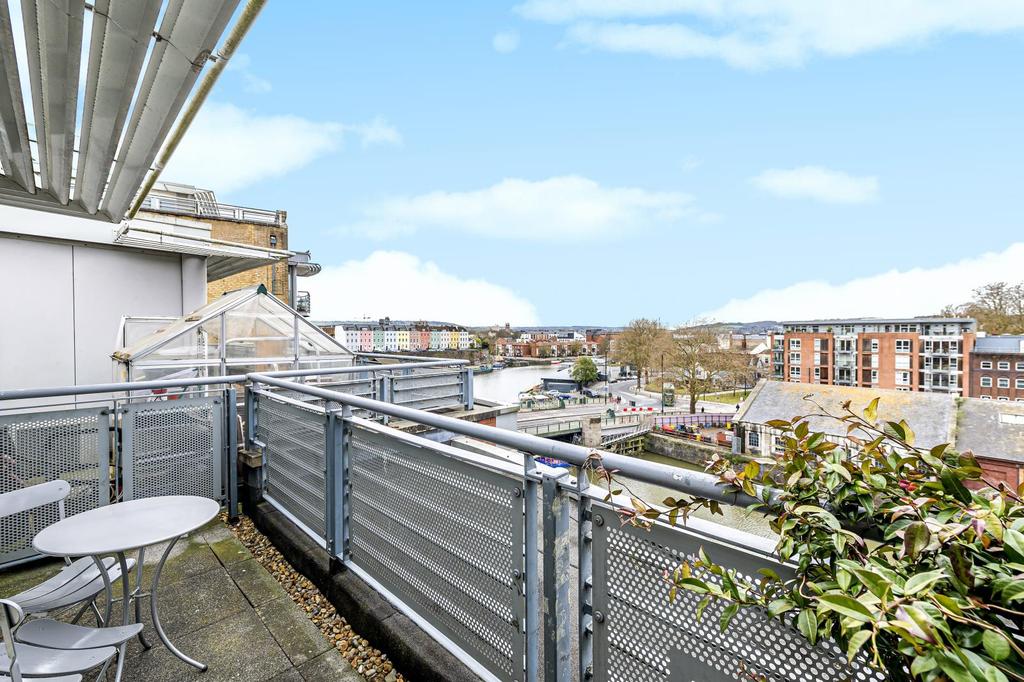 Front Roof Terrace